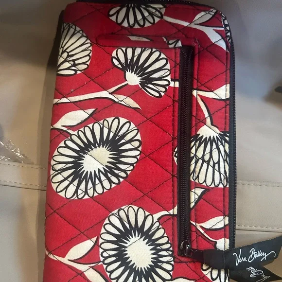 Vera Bradley Red and White Floral Quilted Wallet - Picture 2 of 4